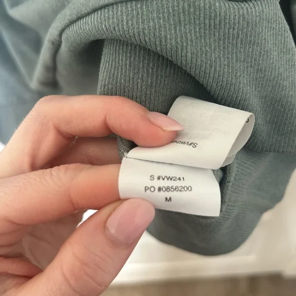 Vuori Long Sleeve Halo Crew - Size Medium - Picture 4 of 4